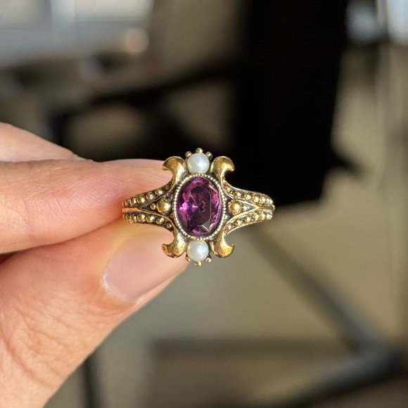 Vintage Avon 1974 Queensbury Amethyst & Pearl Ring - Picture 1 of 4